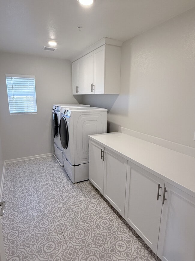 Building Photo - 31124 Hanover Ln