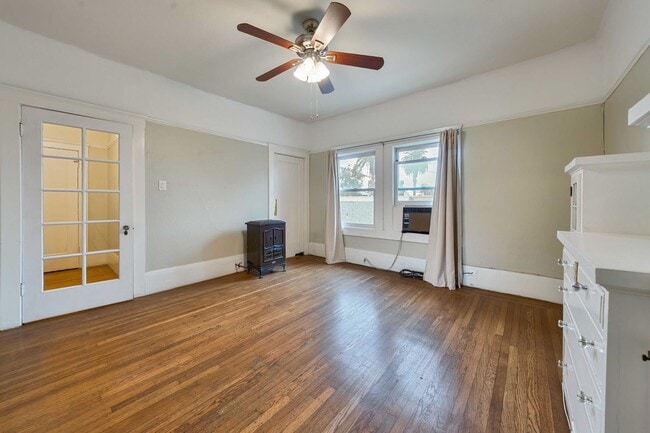 Building Photo - Charming Midtown 1-Bedroom Apartment with ...