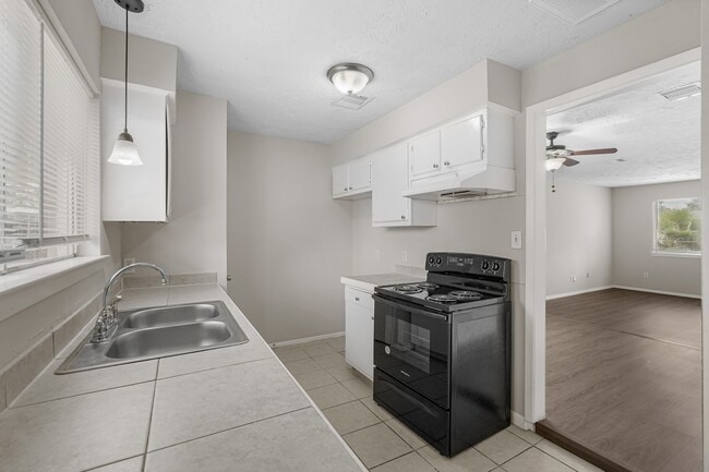 Building Photo - 15011 Tipcrest St