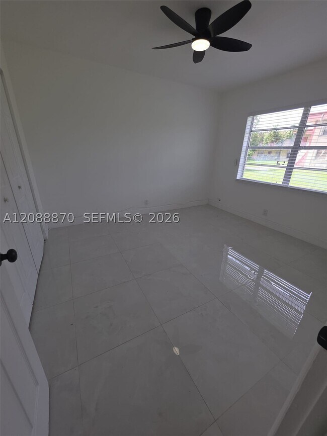 Building Photo - 12811 SW 43rd Dr