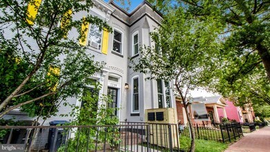 Building Photo - 1239 5th St NW