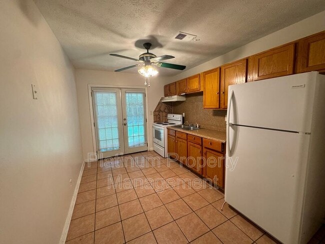 Building Photo - 541 Springwood Dr