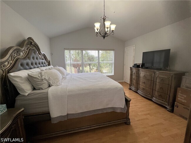 Building Photo - 884 Hampton Cir