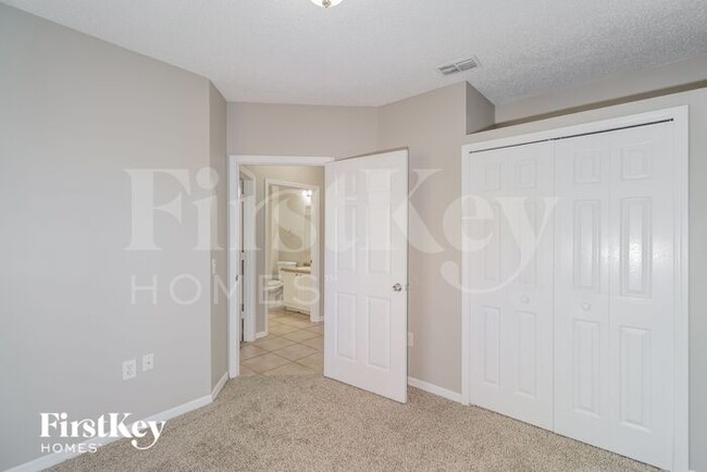 Building Photo - 1225 Schumann Dr