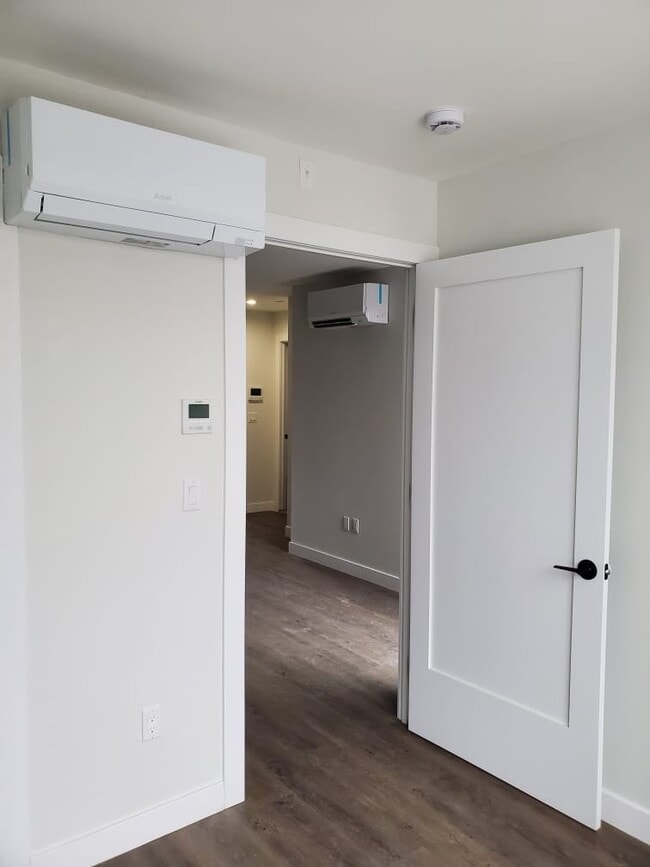 Building Photo - 80-12 Jamaica Ave