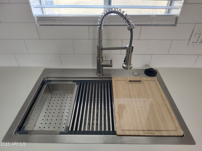 Building Photo - 2316 E Karen Dr