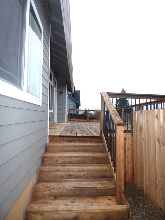 Building Photo - 5 Bedroom Home in South Salem! Near I-5