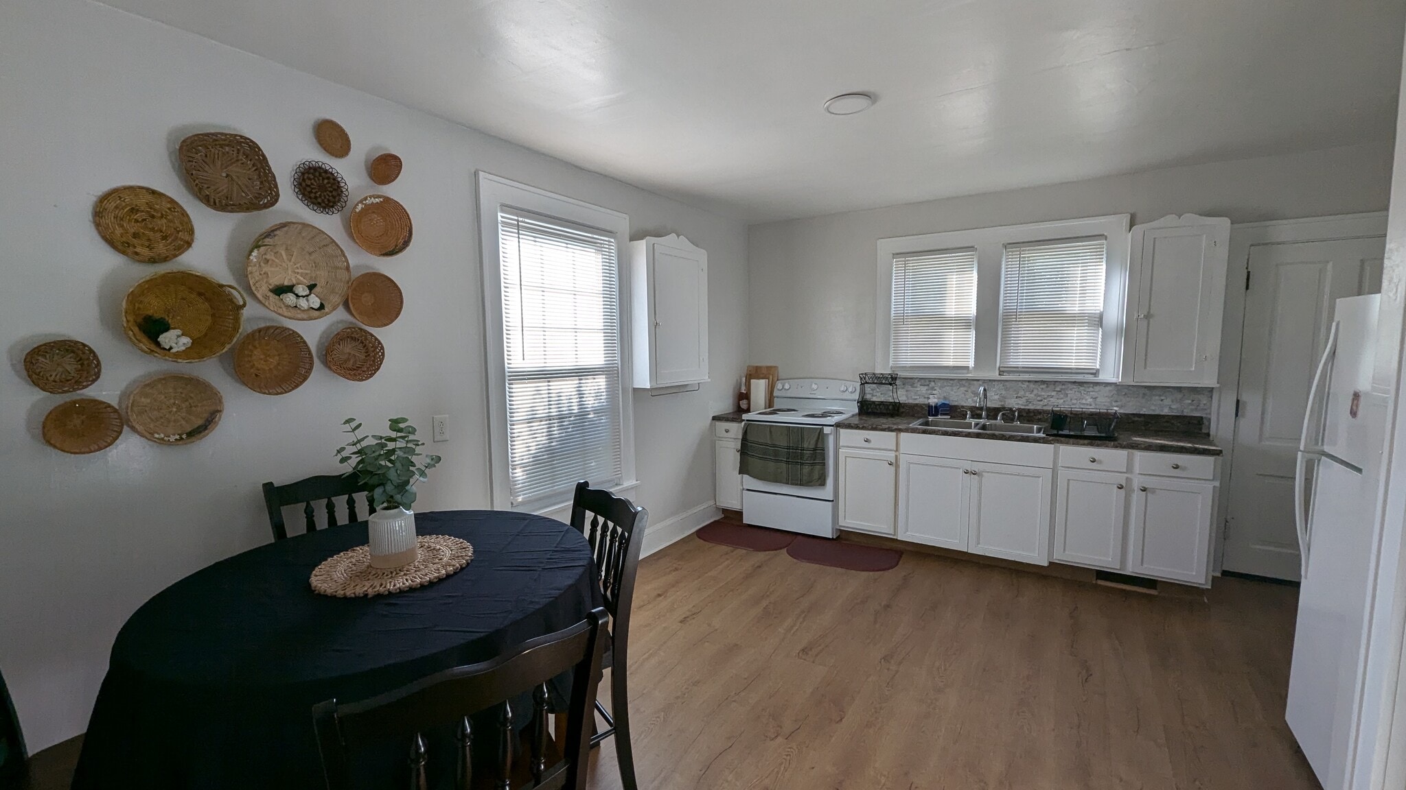 kitchen - 401 E Chilhowie Ave