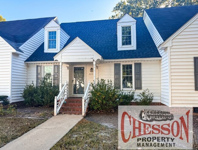 Primary Photo - 925 S Hornbeam Dr