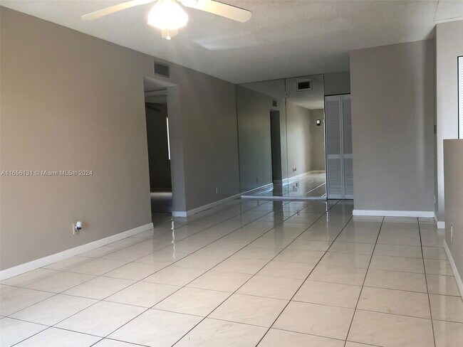 Building Photo - 506 Gardens Dr