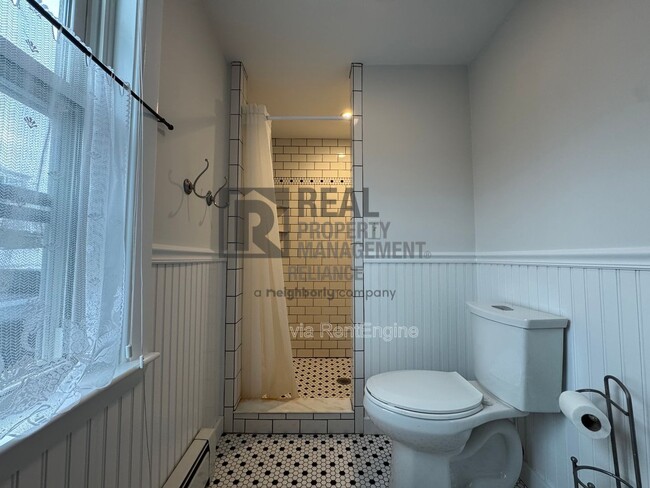 Building Photo - 2 Sea View Ave