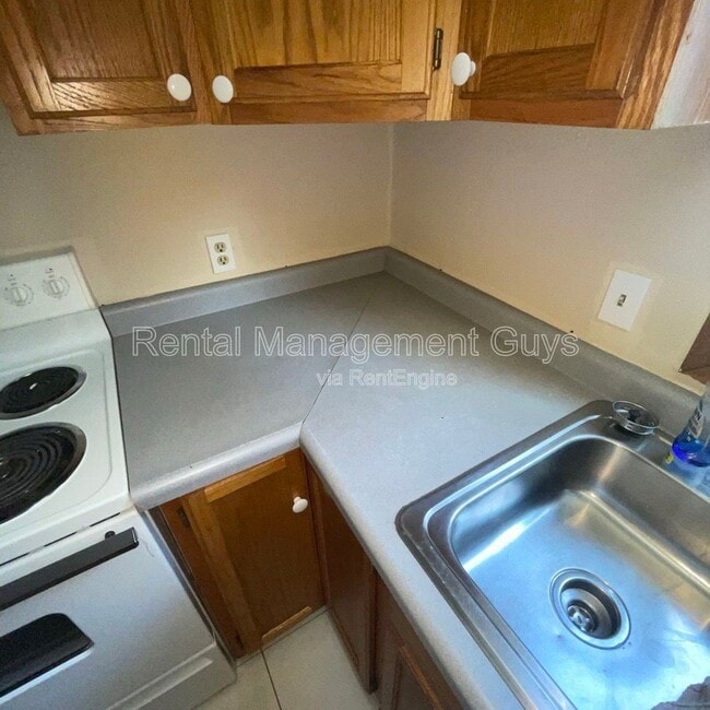 Building Photo - 3319 Longfellow Ave