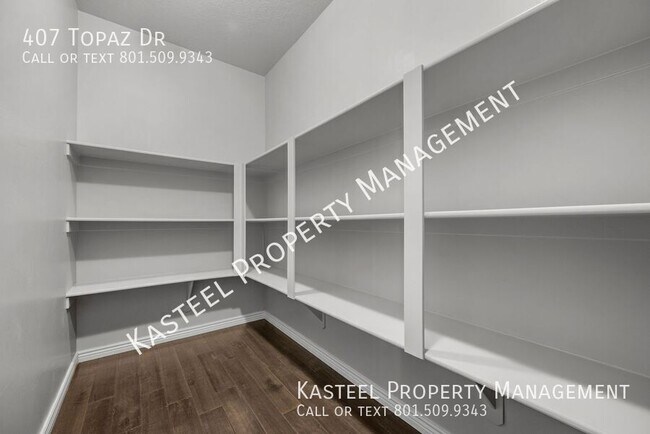 Building Photo - 407 Topaz Dr