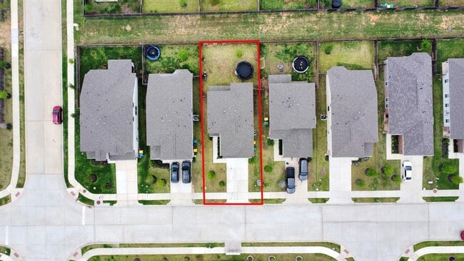 Building Photo - 2832 Madison Dr