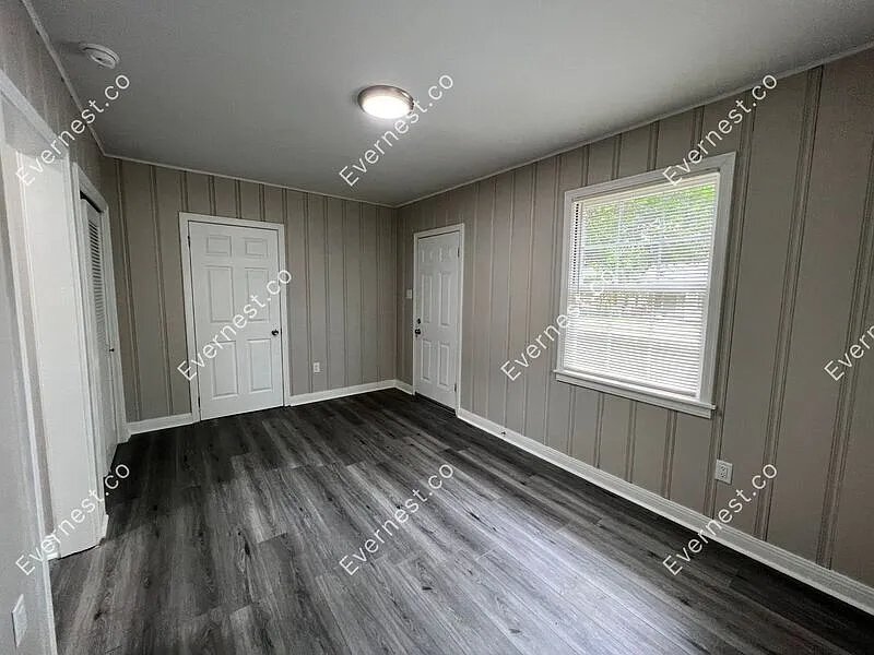 Building Photo - 1418 Division St