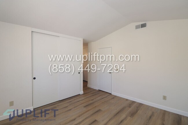 Building Photo - 3 Bed 3 Bath Home AVAILABLE NOW!