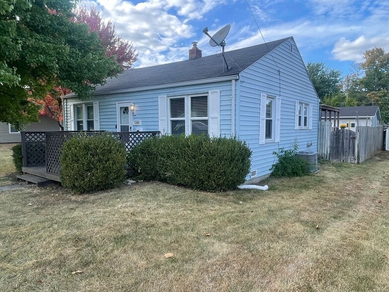 Building Photo - Coming Soon ! Large 2 BR single family hom...