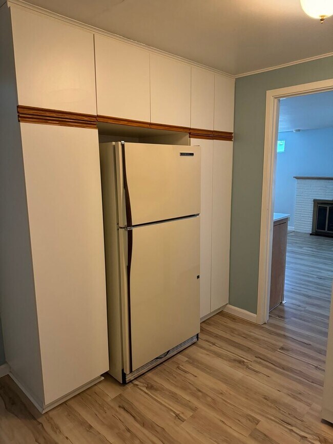 Building Photo - Charming 3-Bedroom Home