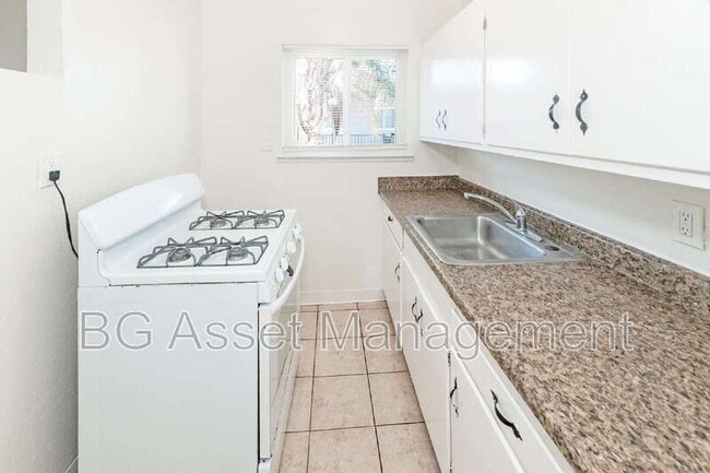 Building Photo - 728 Darina Ave