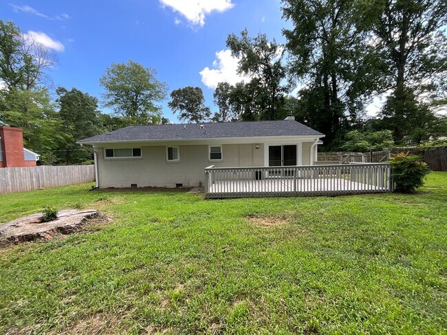 Building Photo - 4026 Sedgewood Ln