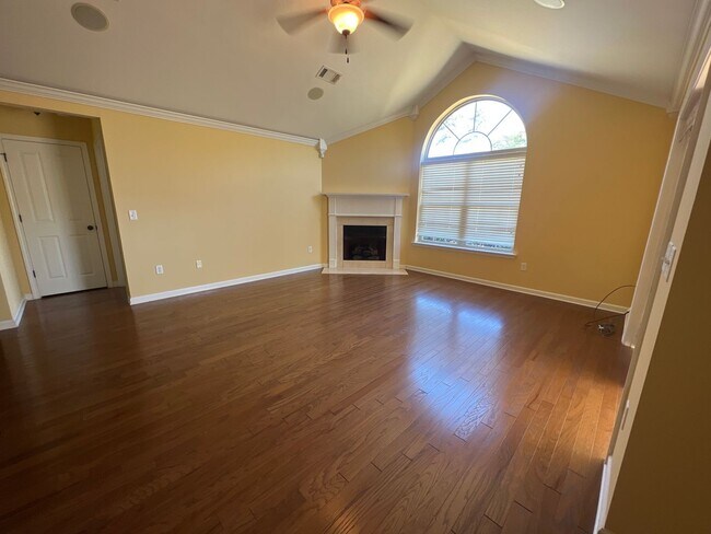 Building Photo - 3110 Alumni Ln