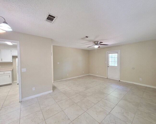Building Photo - 6506 Colonial Dr
