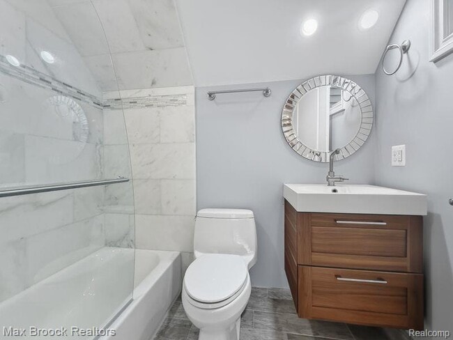 Building Photo - 2120 Buckingham Ave