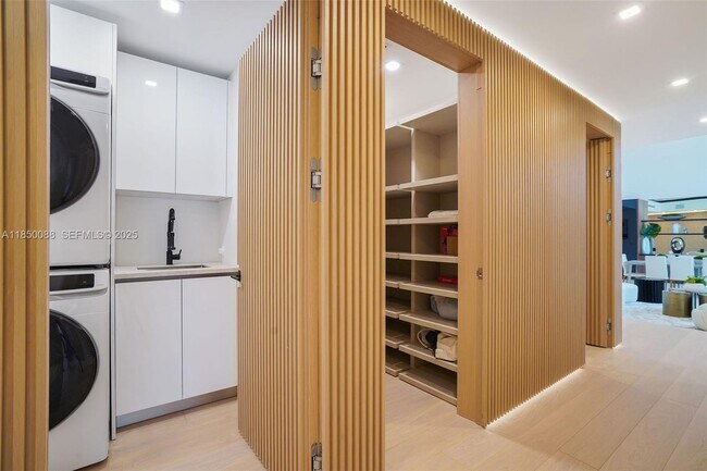 Building Photo - 3343 NE 166th St