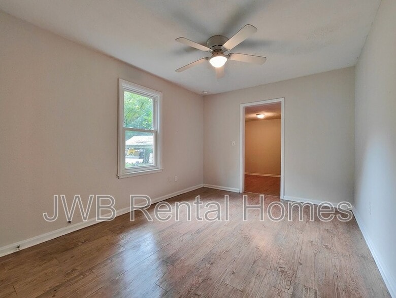 Building Photo - 284 E 46th St