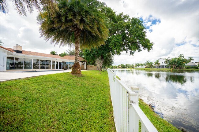 Building Photo - 9881 SW 1st Ct