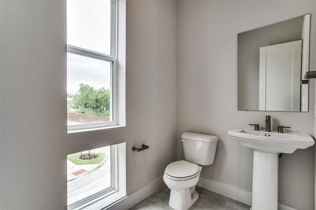 Building Photo - 2654 Carolwood Ln