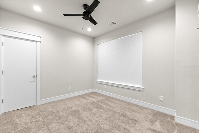 Building Photo - 2511 Des Chaumes St