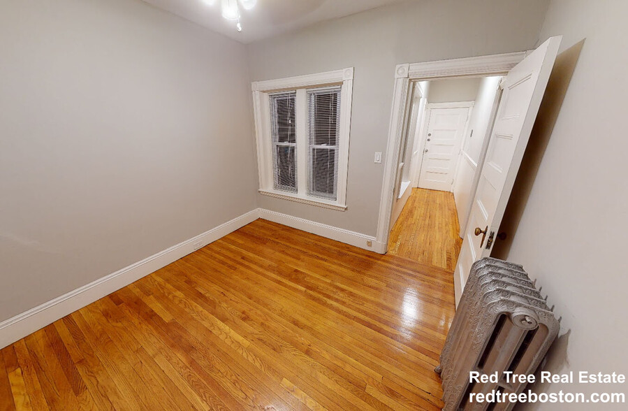 Apt 6 - 904 Massachusetts Ave