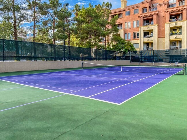 Building Photo - "Chic Las Vegas Condo Oasis: 1-Bedroom Gem with Granite Touch - 530 Sq Ft of Style!"