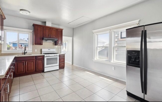 Building Photo - 1810 Adeline St