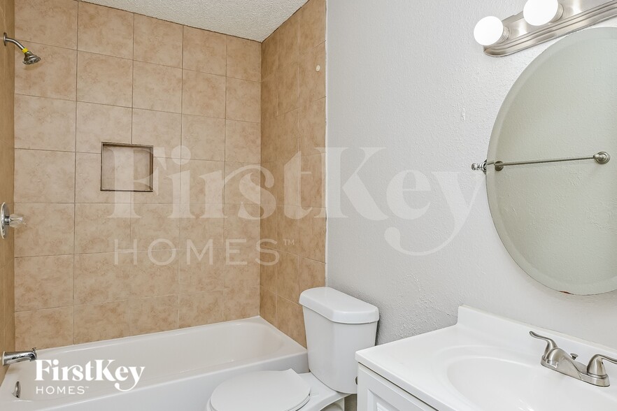 Building Photo - 4927 Kilkenny Dr