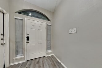 Building Photo - 9903 Jockey Club Dr