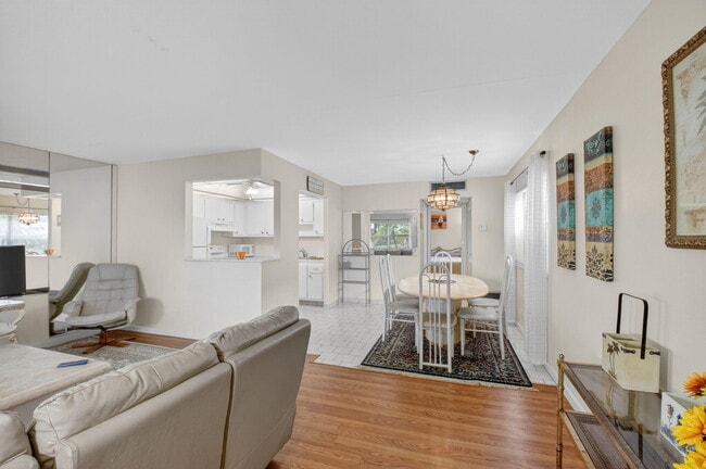 Building Photo - 359 Saxony Trail