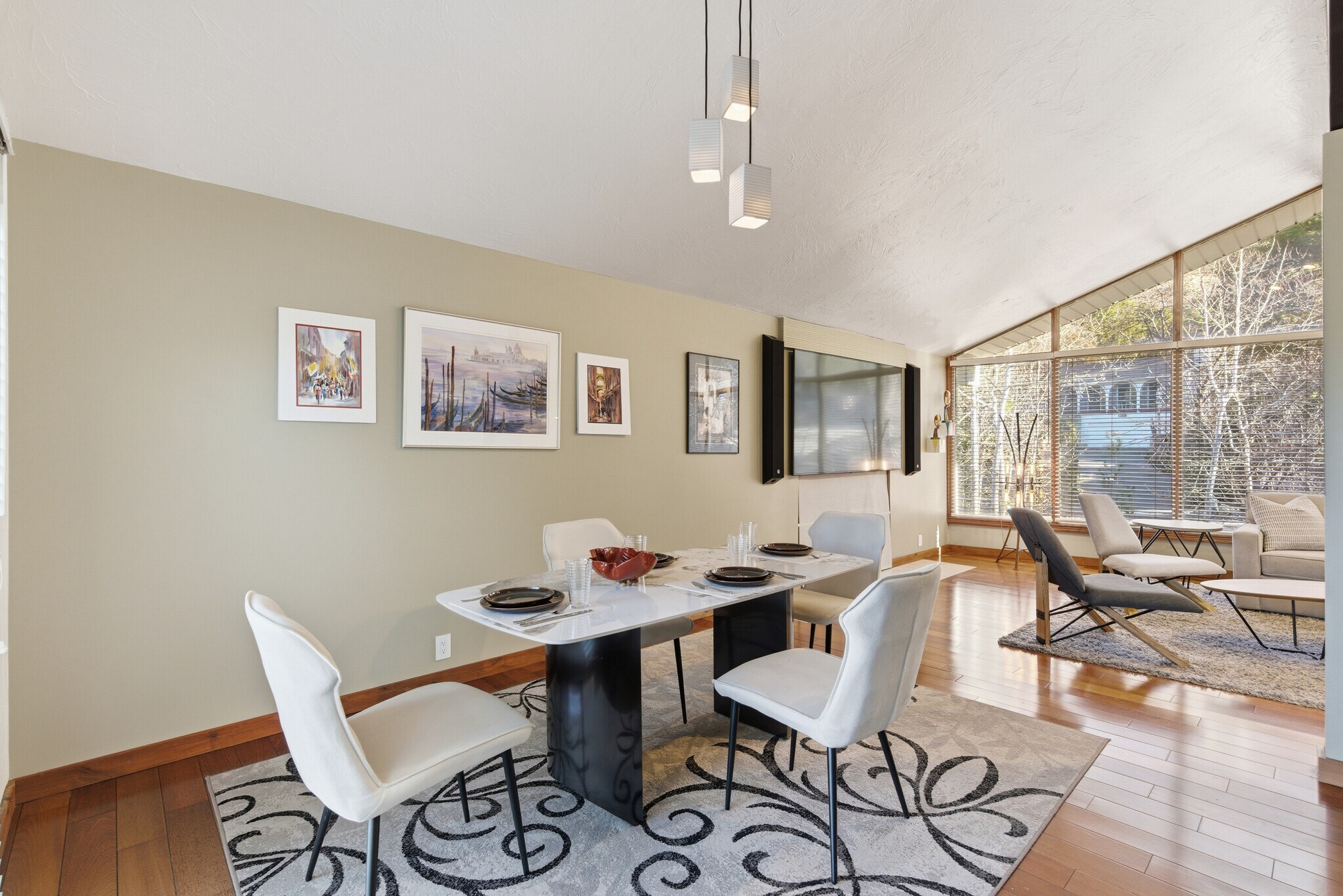 Building Photo - 8682 S Alpen Cir