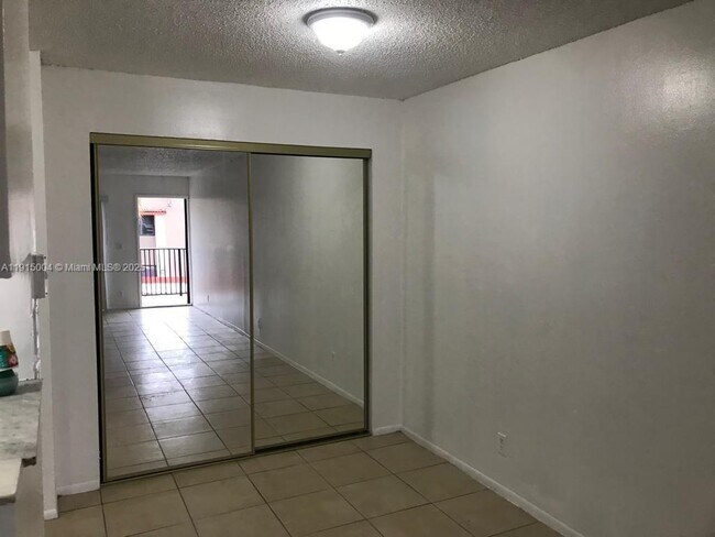 Building Photo - 3243 Coral Ridge Dr