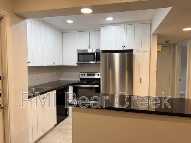 Building Photo - 3045 Walnut Bend Ln