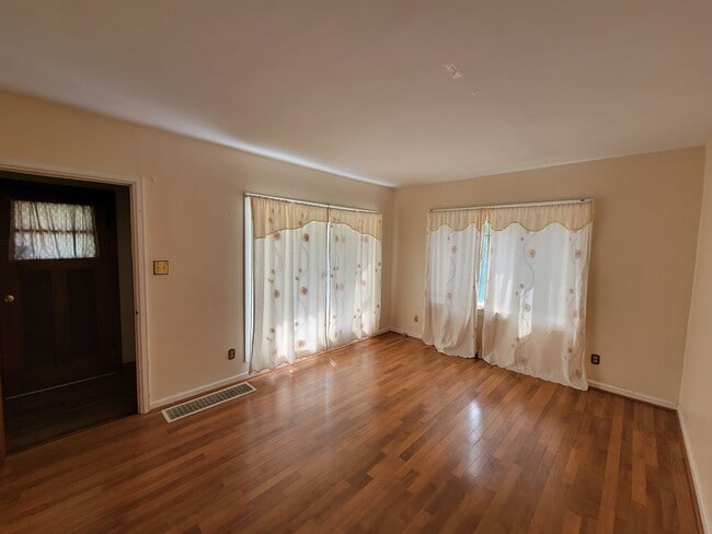 Building Photo - 3 Bedroom Single Family home for Rent