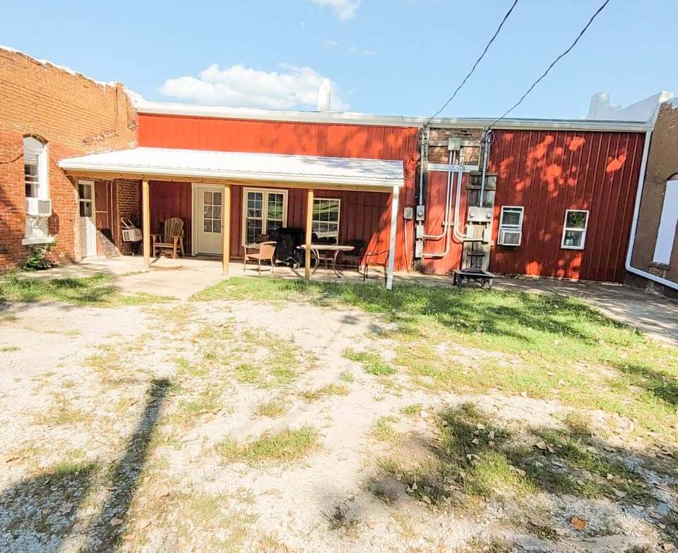 Building Photo - 212 Main St