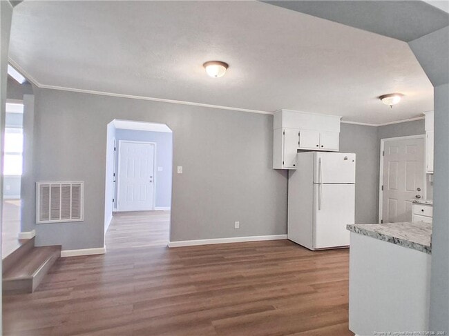 Building Photo - 1086 Essex Pl
