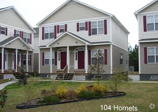 Building Photo - Beautiful Town Home in Tucker Creek