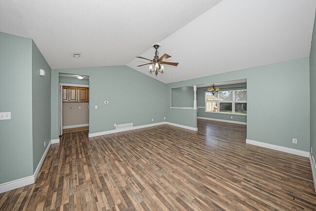 Building Photo - 1531 N Clay St