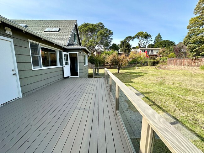 Building Photo - Charming Strawberry/Mill Valley Home w/Lar...