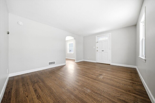 Building Photo - 77 Merrow St