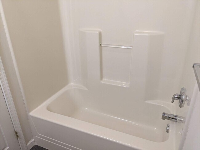 Building Photo - 3 Bedroom Townhouse for Rent in Waynesboro!