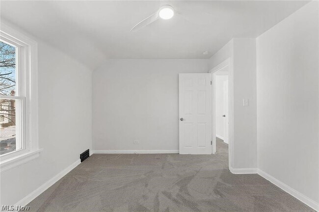 Building Photo - 3406 Henderson Rd